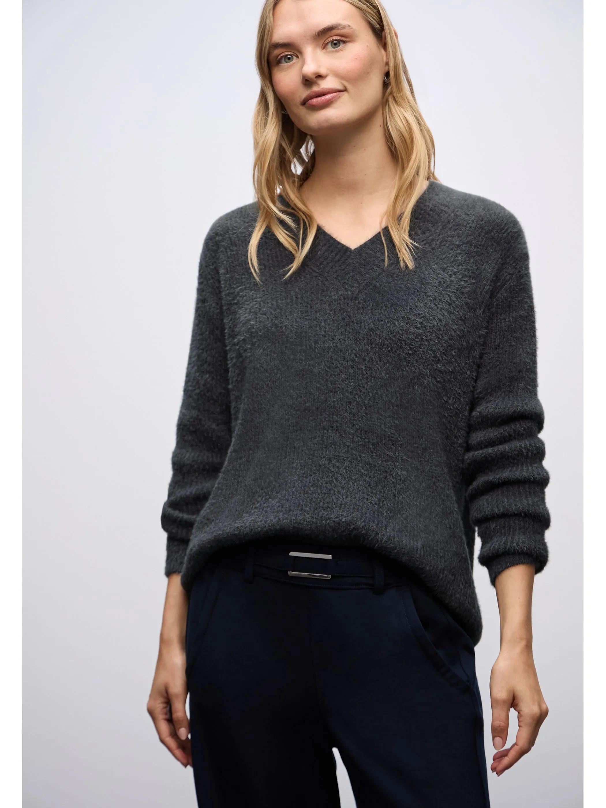 Street One A303433 LTD QR_fluffy v-neck sweater Grau 926179 17148 5