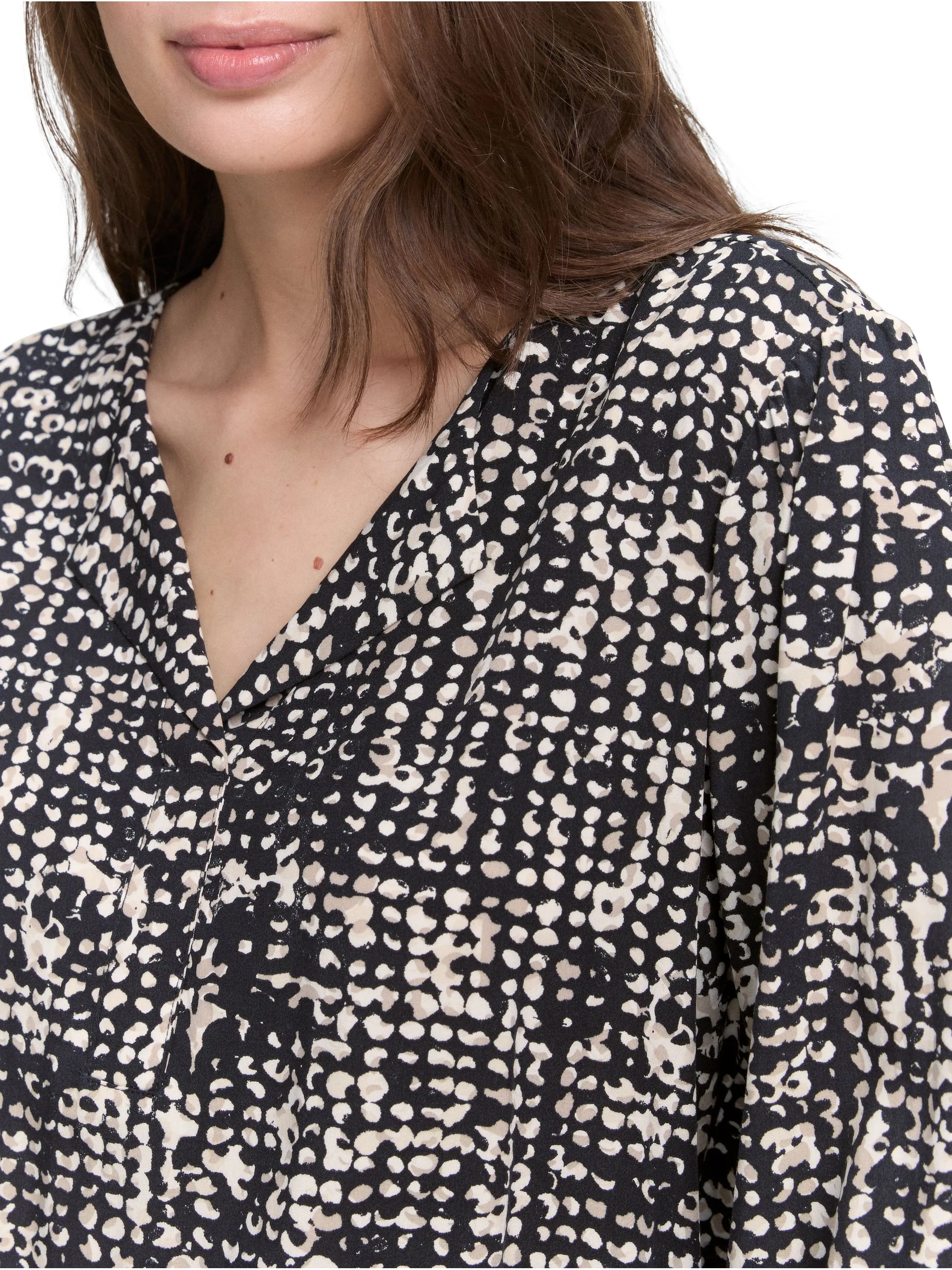 Tom Tailor 1047574 NOS blouse with feminine V-neck Blau 914540 38402