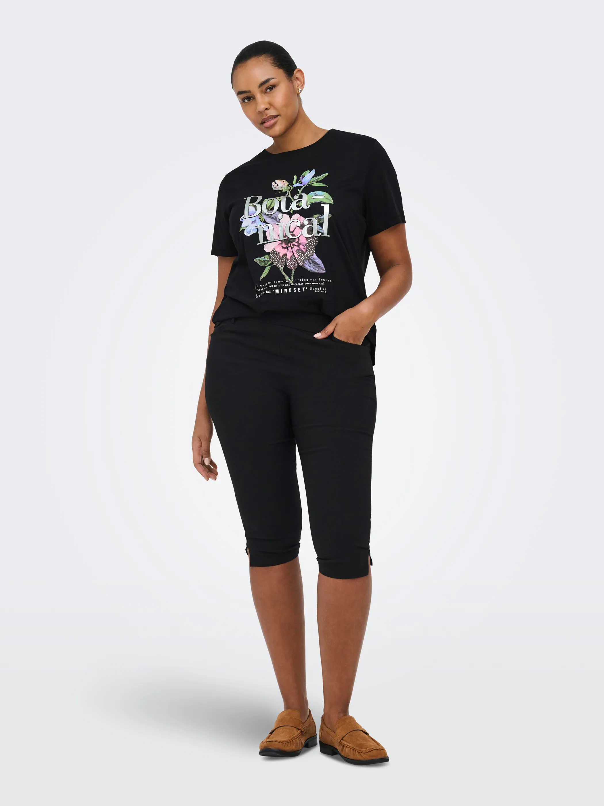 Only Carmakoma 15374741 CARGABBY CAPRI PANTS Schwarz 926827 177911 1