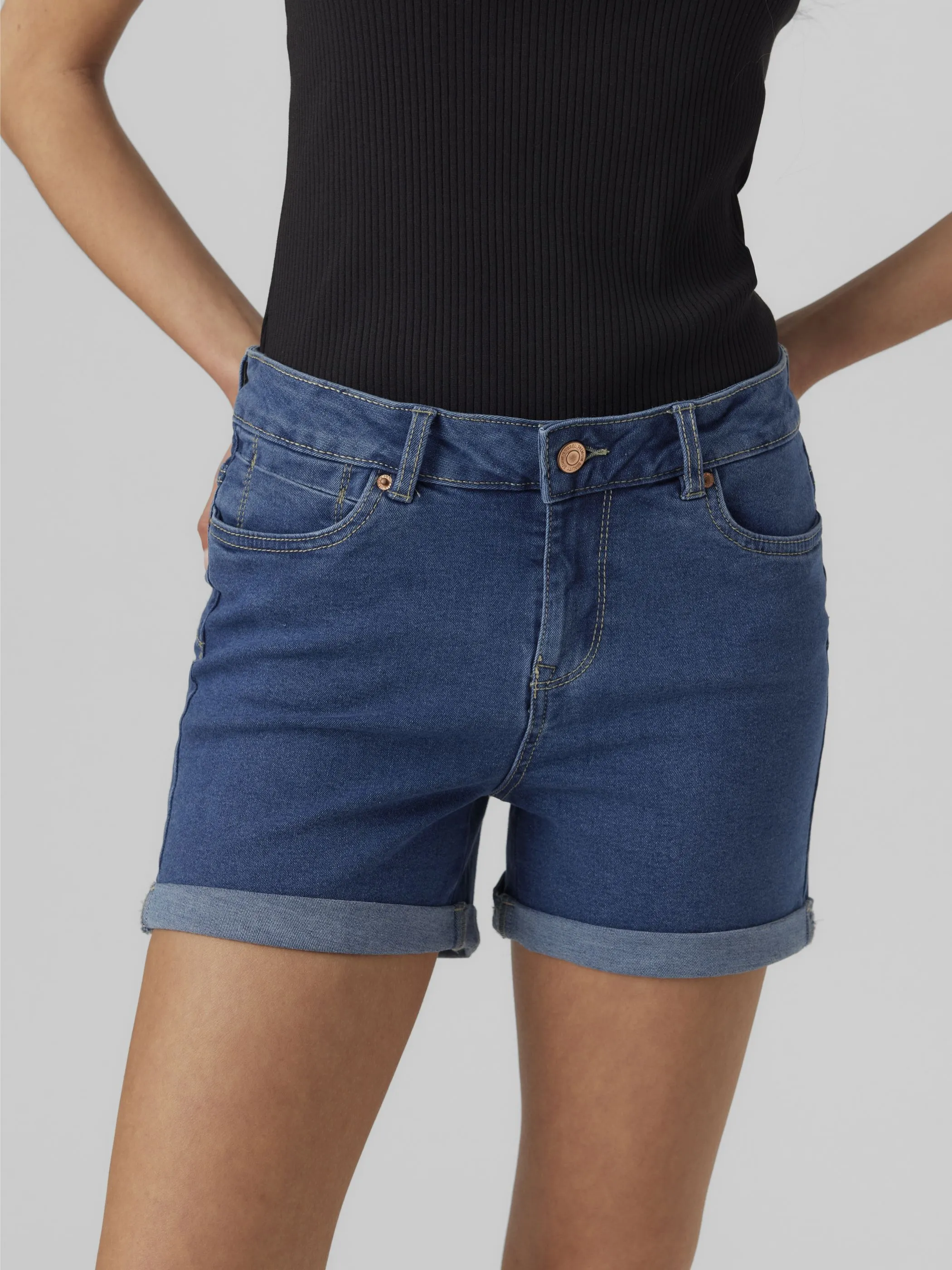 Vero Moda 10279489 VMLUNA MR FOLD SHORTS Blau 875237 178001