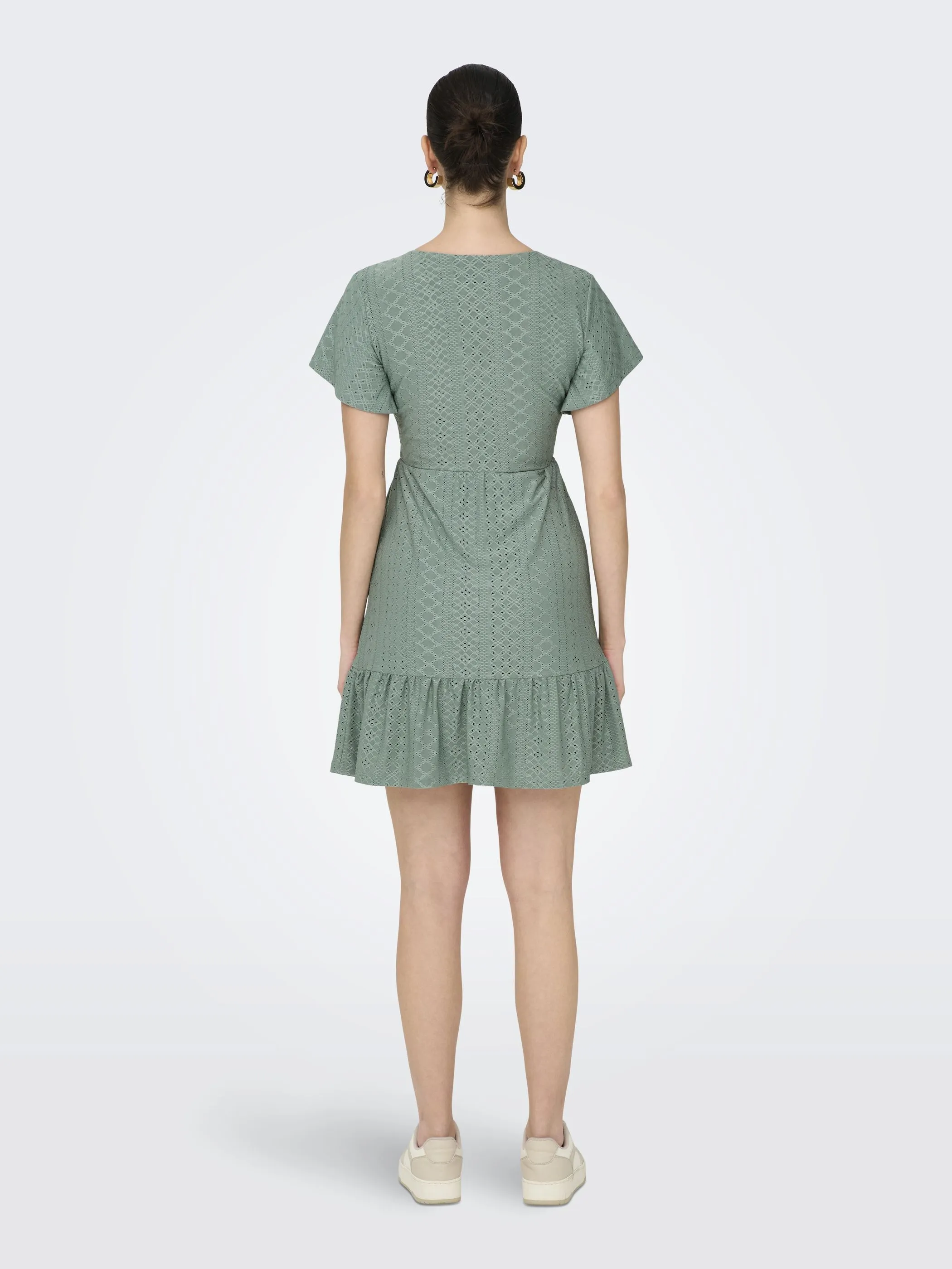 Only 15289687 ONLSANDRA S/S V-NECK Grün 878357 190702 4