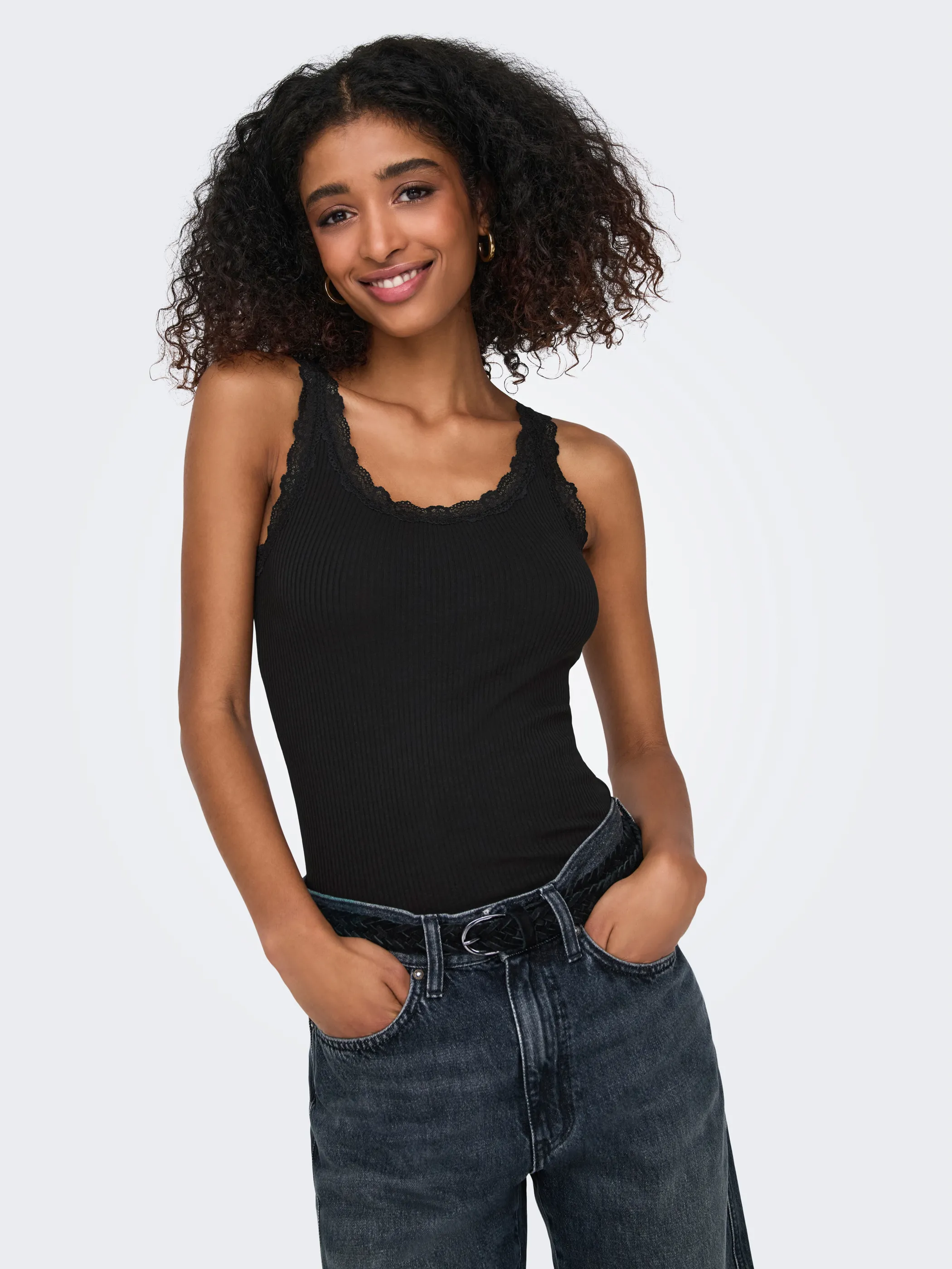 Only 15345994 ONLSARA SHARAI LACE T Schwarz 910148 177911 1