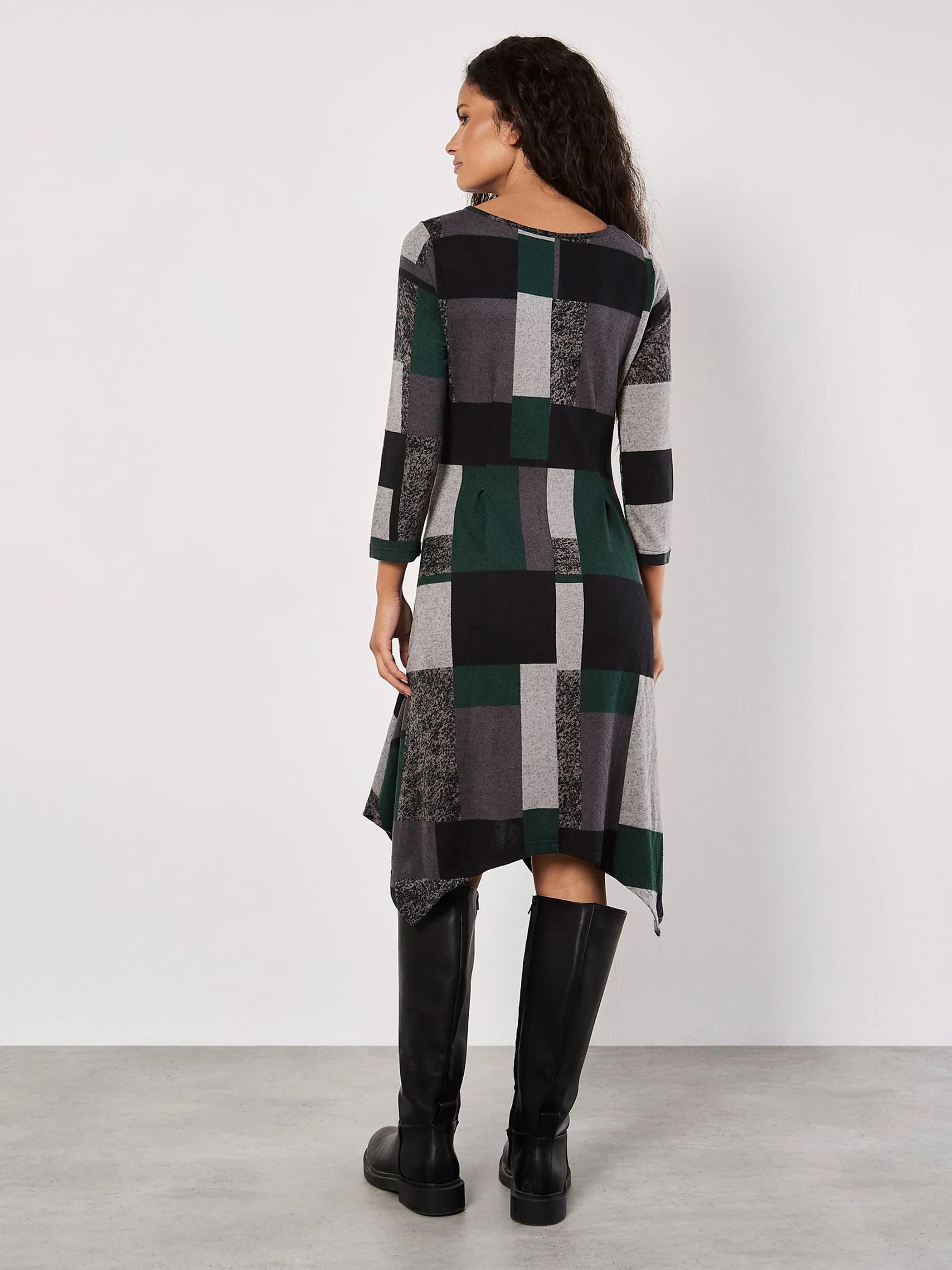 Apricot 954250 Apricot Square Block Hanky Hem Dress Grün 922657 GRN 2