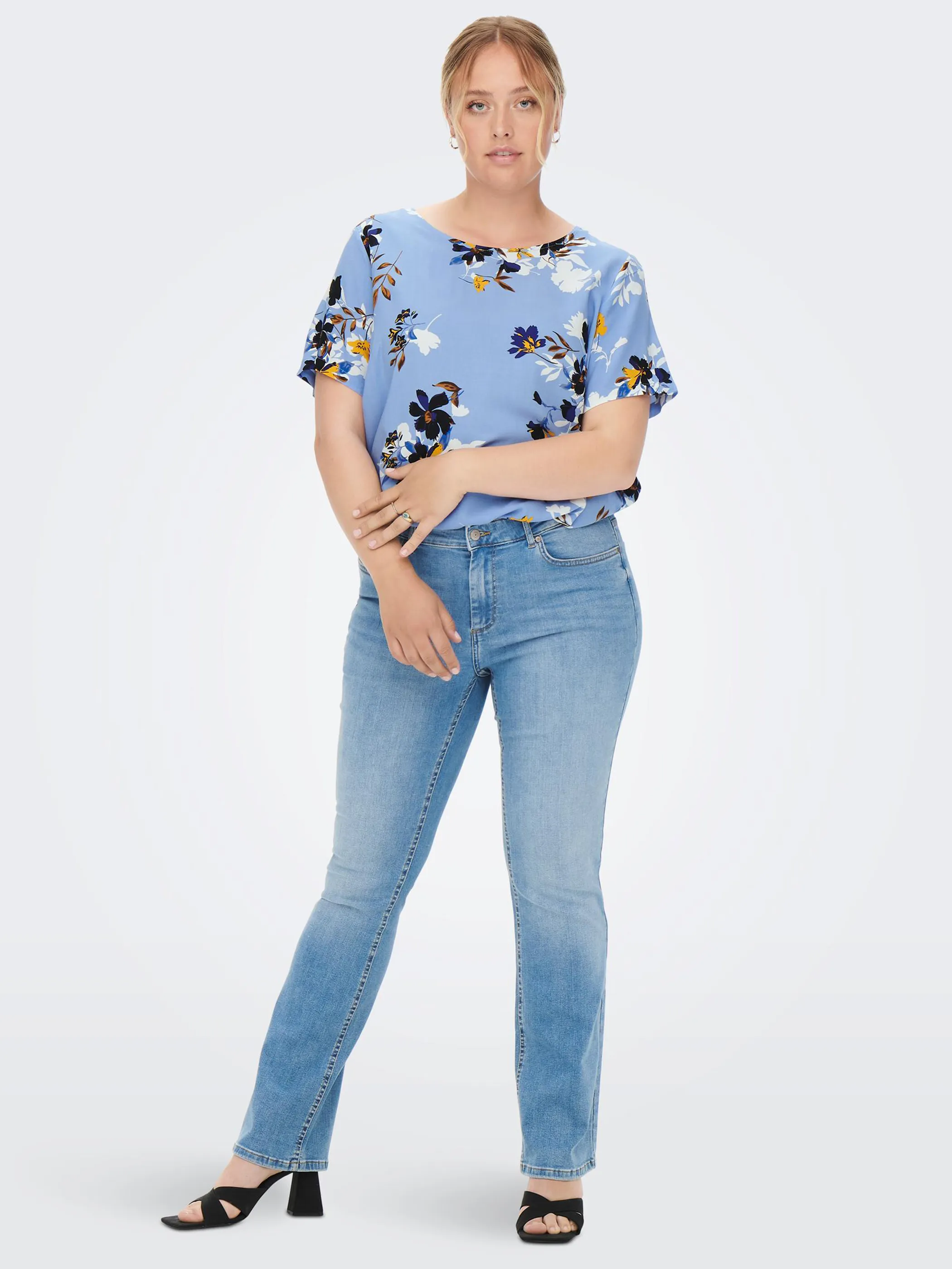 Only Carmakoma 15252513 CARANITA SS TOP AOP Blau 864778 274197003 3 Only Carmakoma 15252513 CARANITA SS TOP AOP Blau 864778 274197003 3