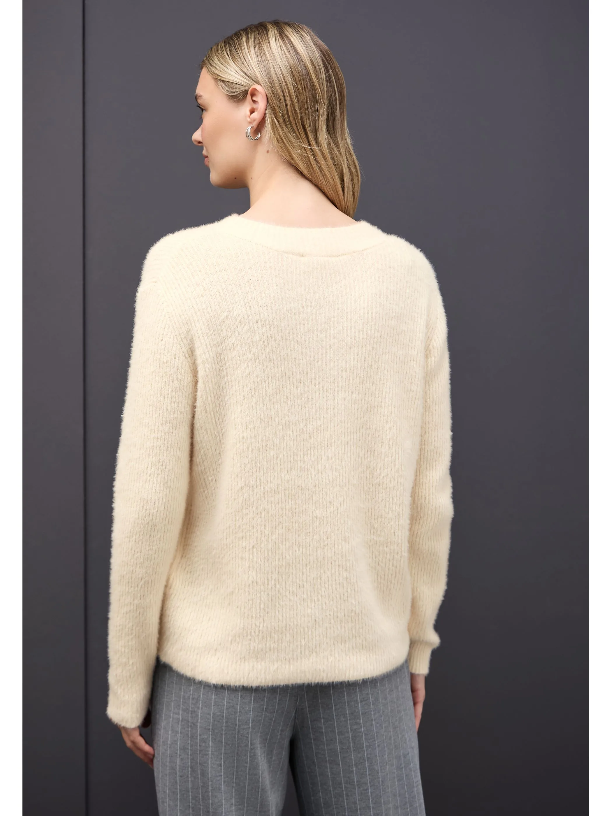 Street One A303433 LTD QR_fluffy v-neck sweater Beige 926179 16351 2