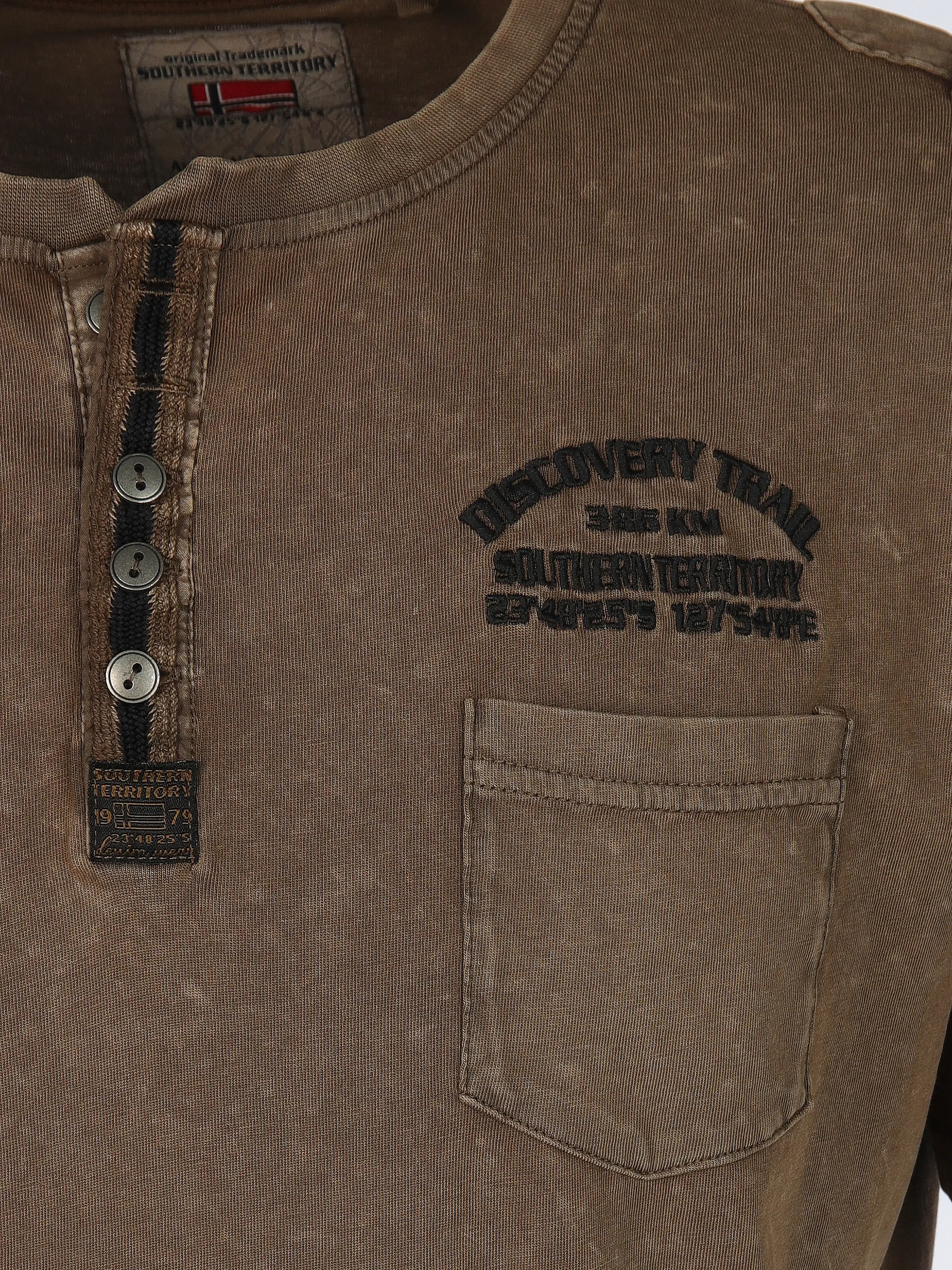 Southern Territory He. Henleyshirt 1/2 Arm washer Braun 905108 BROWN 3 Southern Territory He. Henleyshirt 1/2 Arm washer Braun 905108 BROWN 3