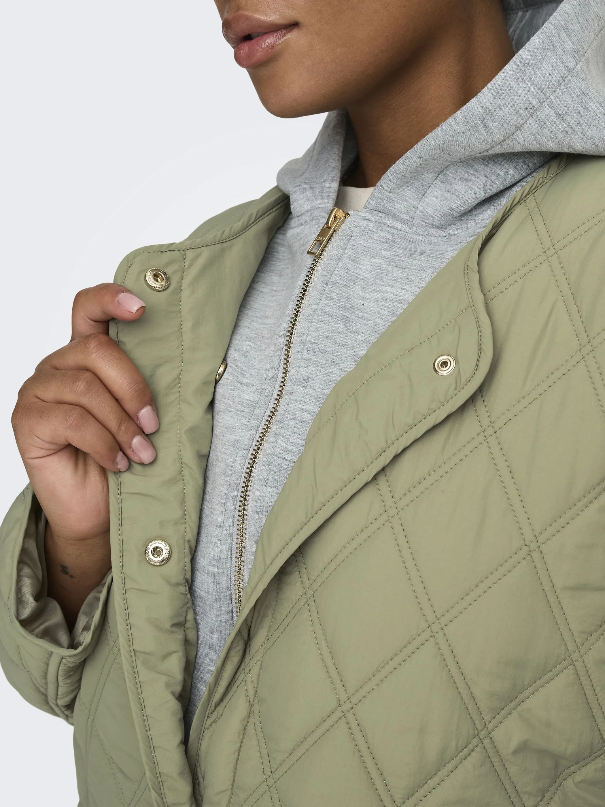 Only Carmakoma 15361935 CARRISSO LIFE HOOD QU Grün 920915 198726 4