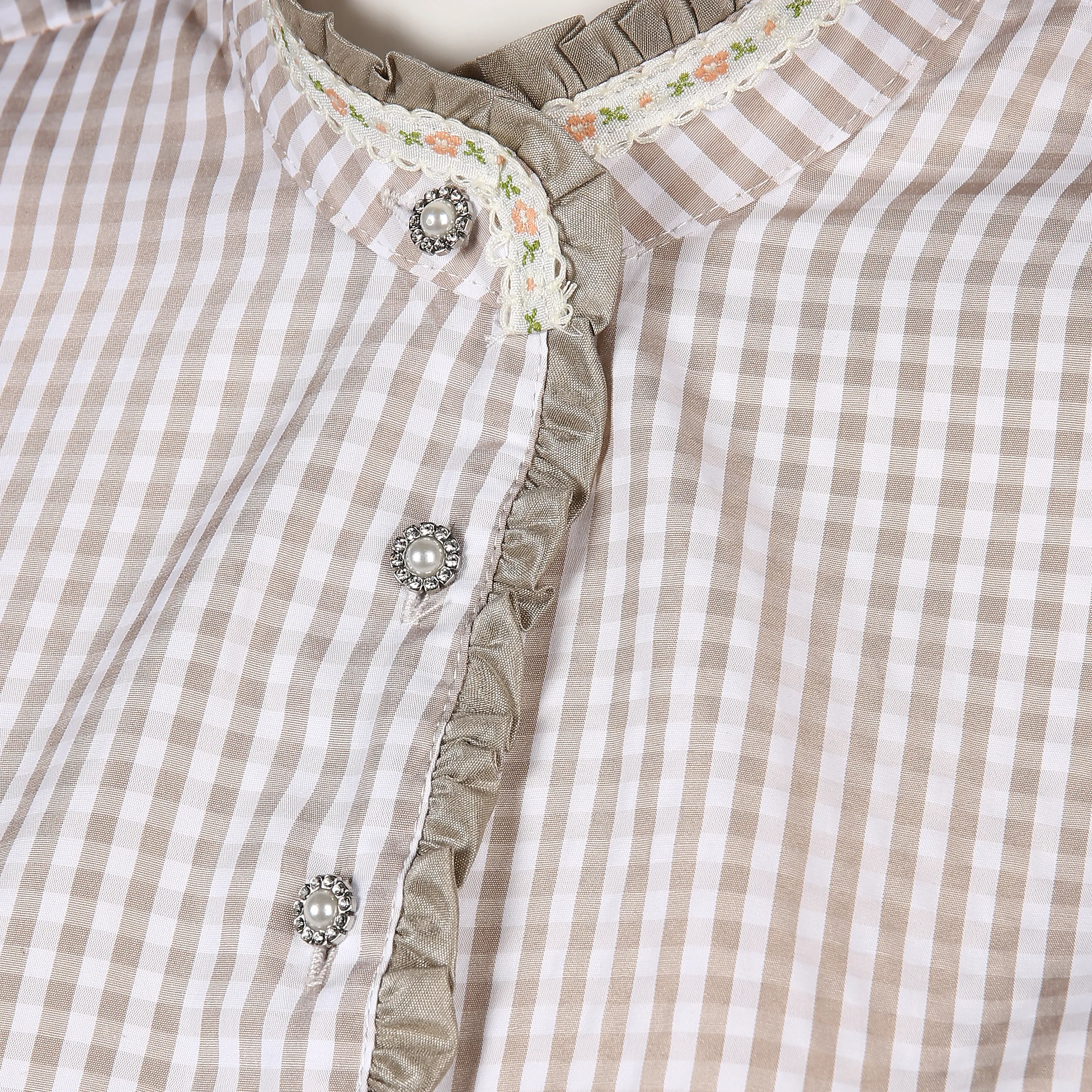 Brandl Tracht Da-Trachtenbluse in Vichykaro Braun 812879 SAND/WEIß 4 Brandl Tracht Da-Trachtenbluse in Vichykaro Braun 812879 SAND/WEIß 4