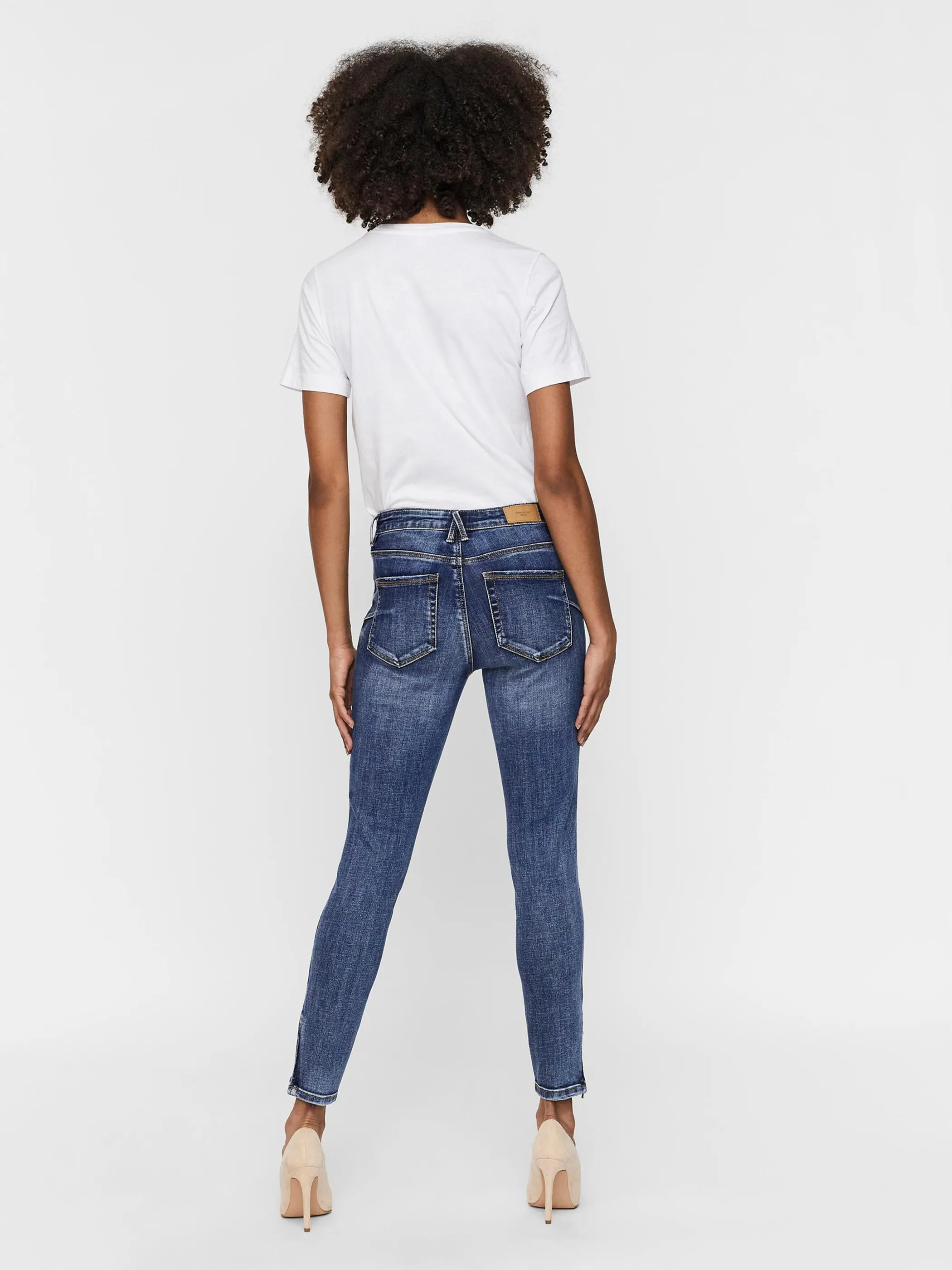 Bestseller A/S Dames VMDAF MR Straight DO202 NOOS Jeans, Medium Grey Denim, 28/34, Medium Grey Denim, 28W x 34L Bestseller A/S Dames VMDAF MR Straight DO202 NOOS Jeans, Medium Grey Denim, 28/34, Medium Grey Denim, 28W x 34L