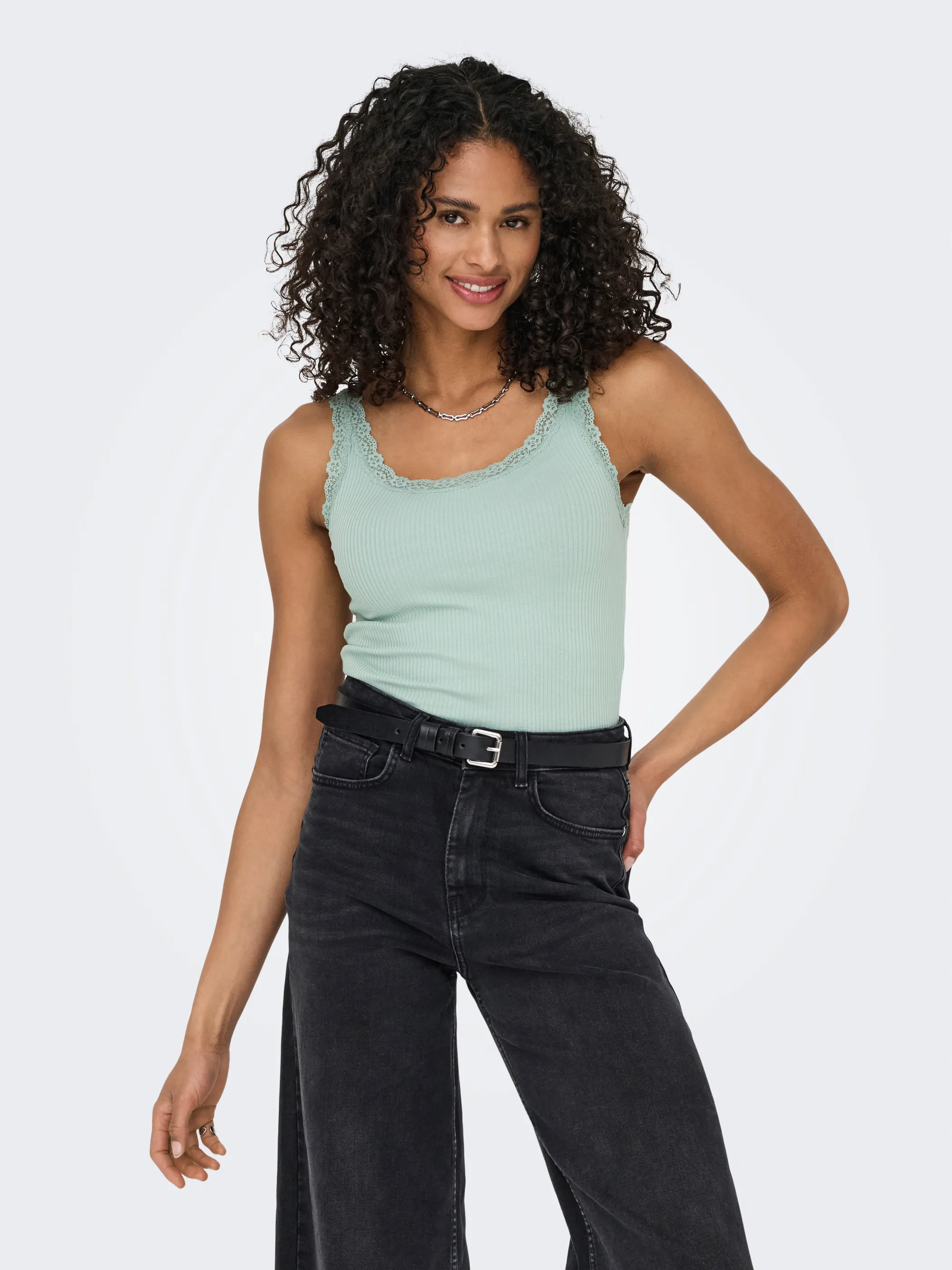 Only 15345994 ONLSARA SHARAI LACE T Grün 910148 254595 1