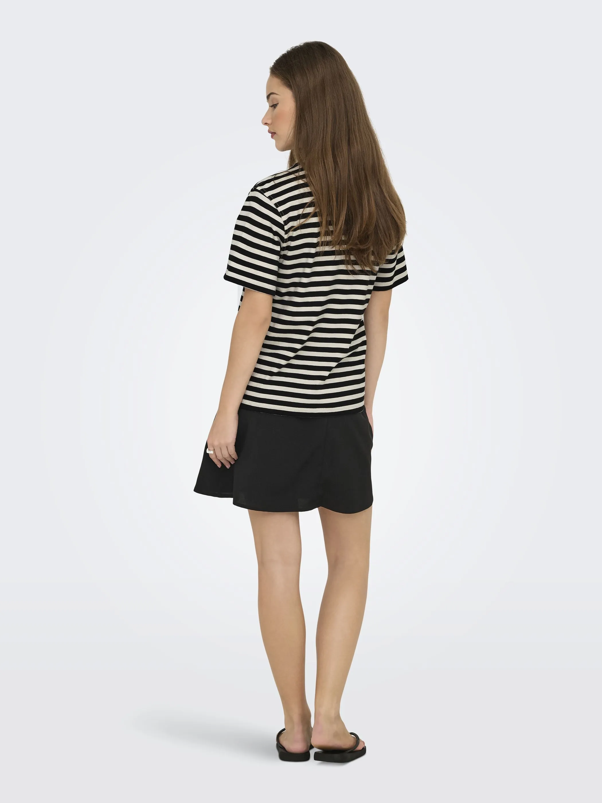 Only 15359677 ONLLIVINA S/S O-NECK Schwarz 917466 177911002 4