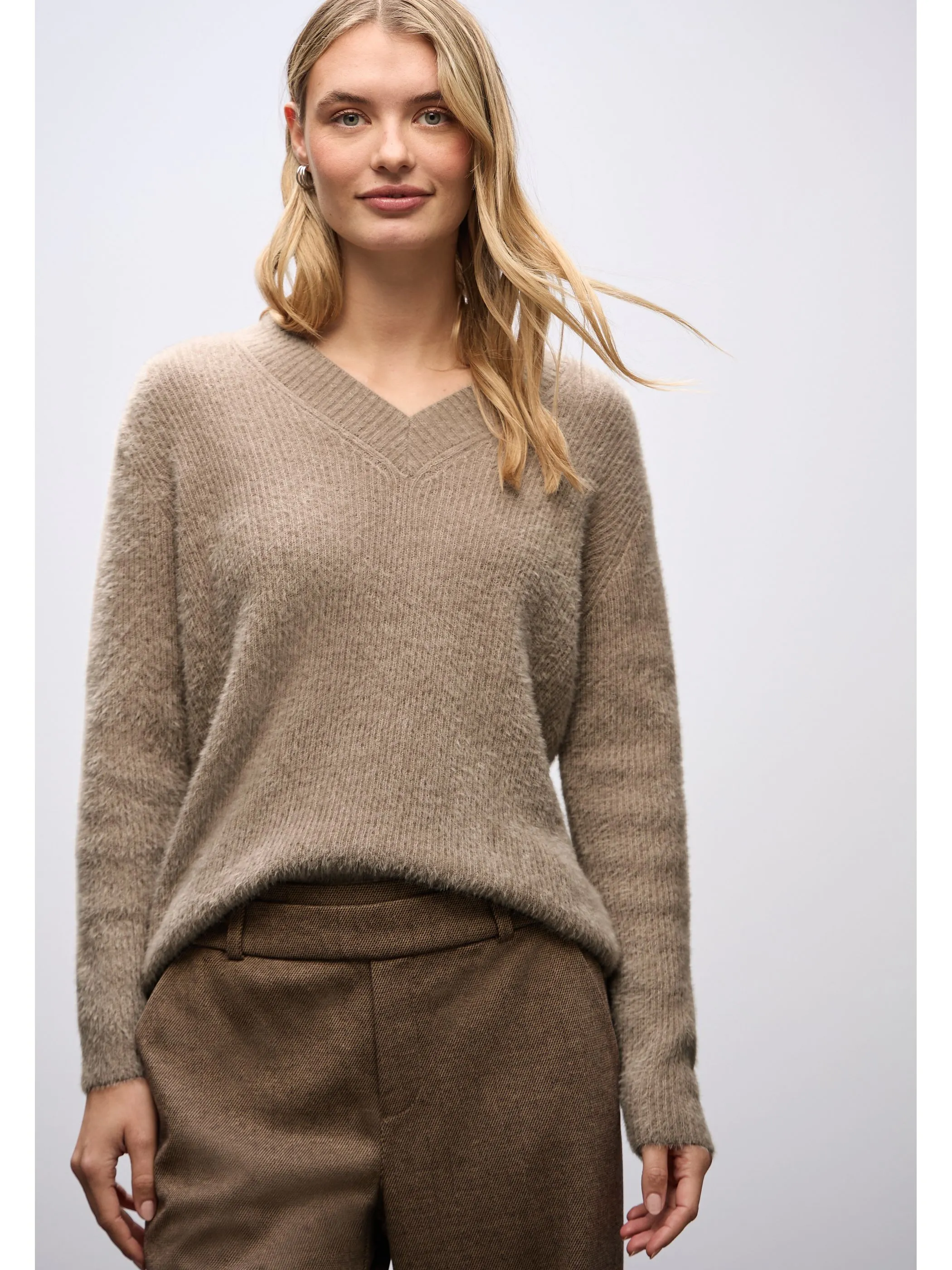 Street One A303433 LTD QR_fluffy v-neck sweater Braun 926179 16072 5