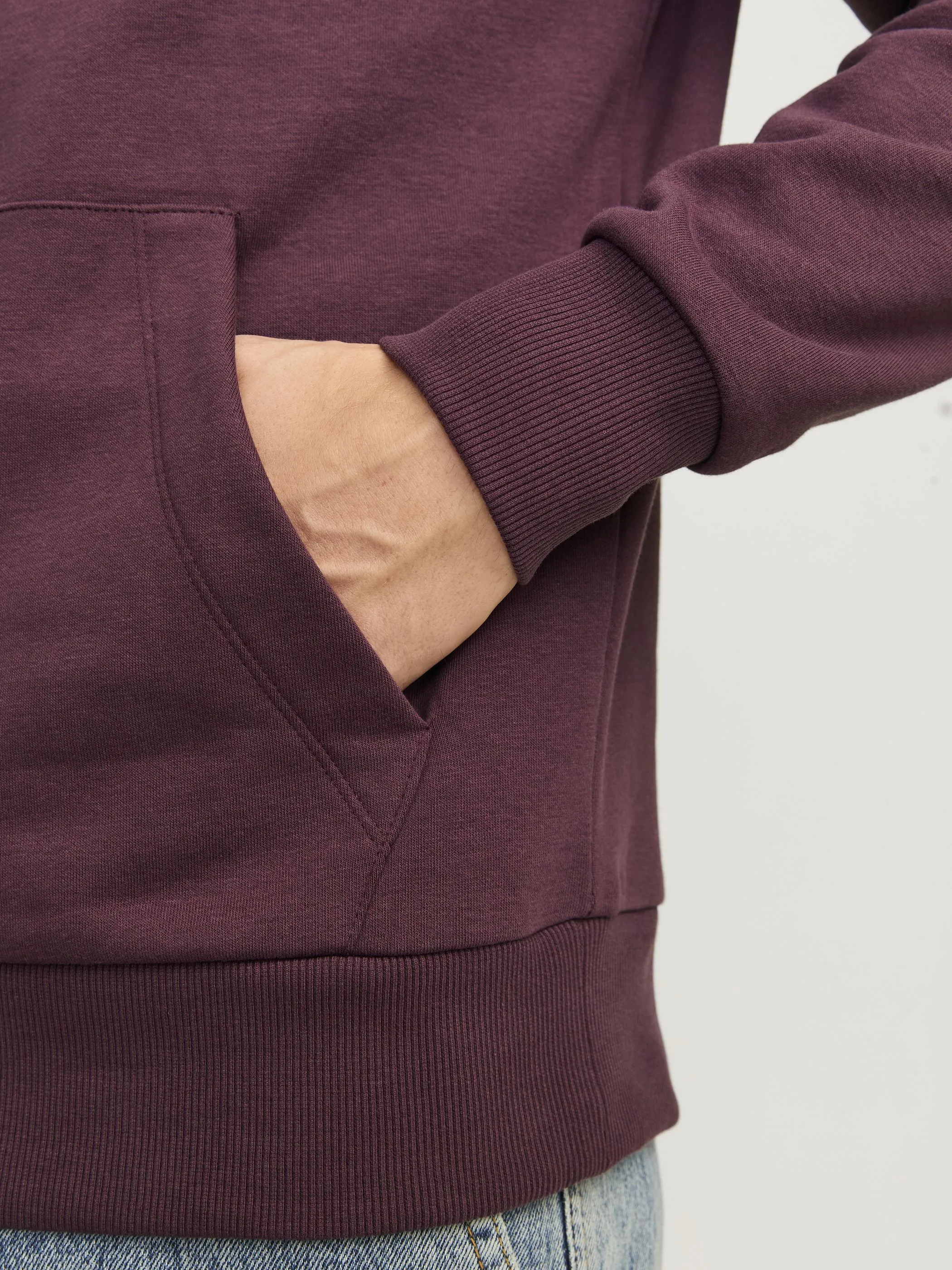 Jack Jones 12256521 JJECALEB VARSITY SWEA Rot 895767 176858 4 Jack Jones 12256521 JJECALEB VARSITY SWEA Rot 895767 176858 4