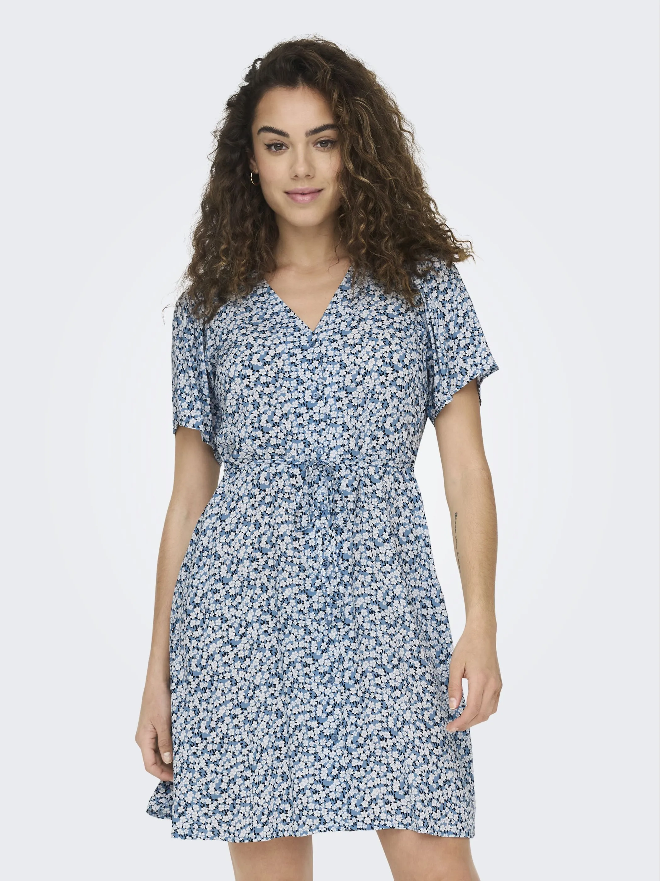 Only 15237382 ONLEVIDA S/S SHORT DR Blau 910149 226855006 4