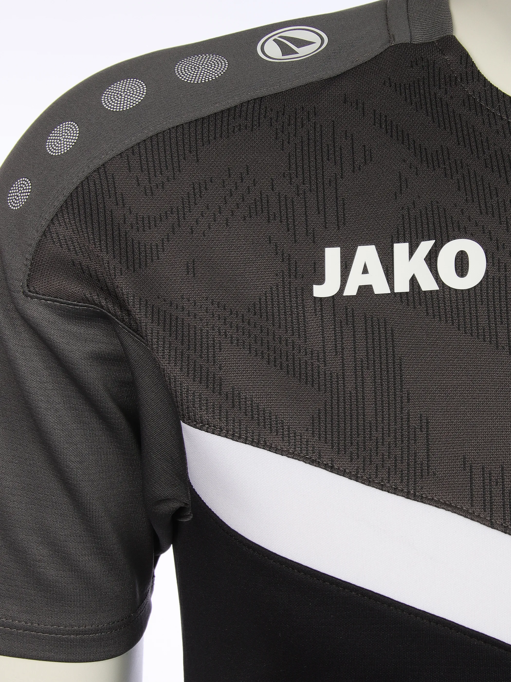 JAKO 6124 T-Shirt Iconic Schwarz 914244 801 3 JAKO 6124 T-Shirt Iconic Schwarz 914244 801 3