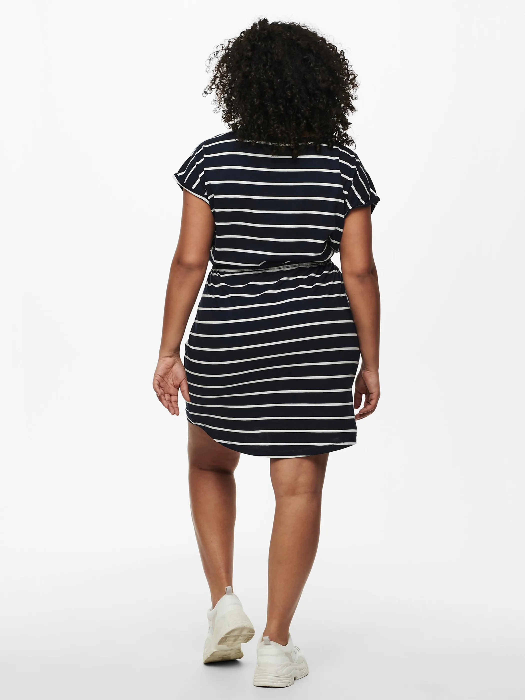 Only Carmakoma 15200395 CARAPRIL SS KNEE  DRE Blau 850574 194962003 4 Only Carmakoma 15200395 CARAPRIL SS KNEE  DRE Blau 850574 194962003 4