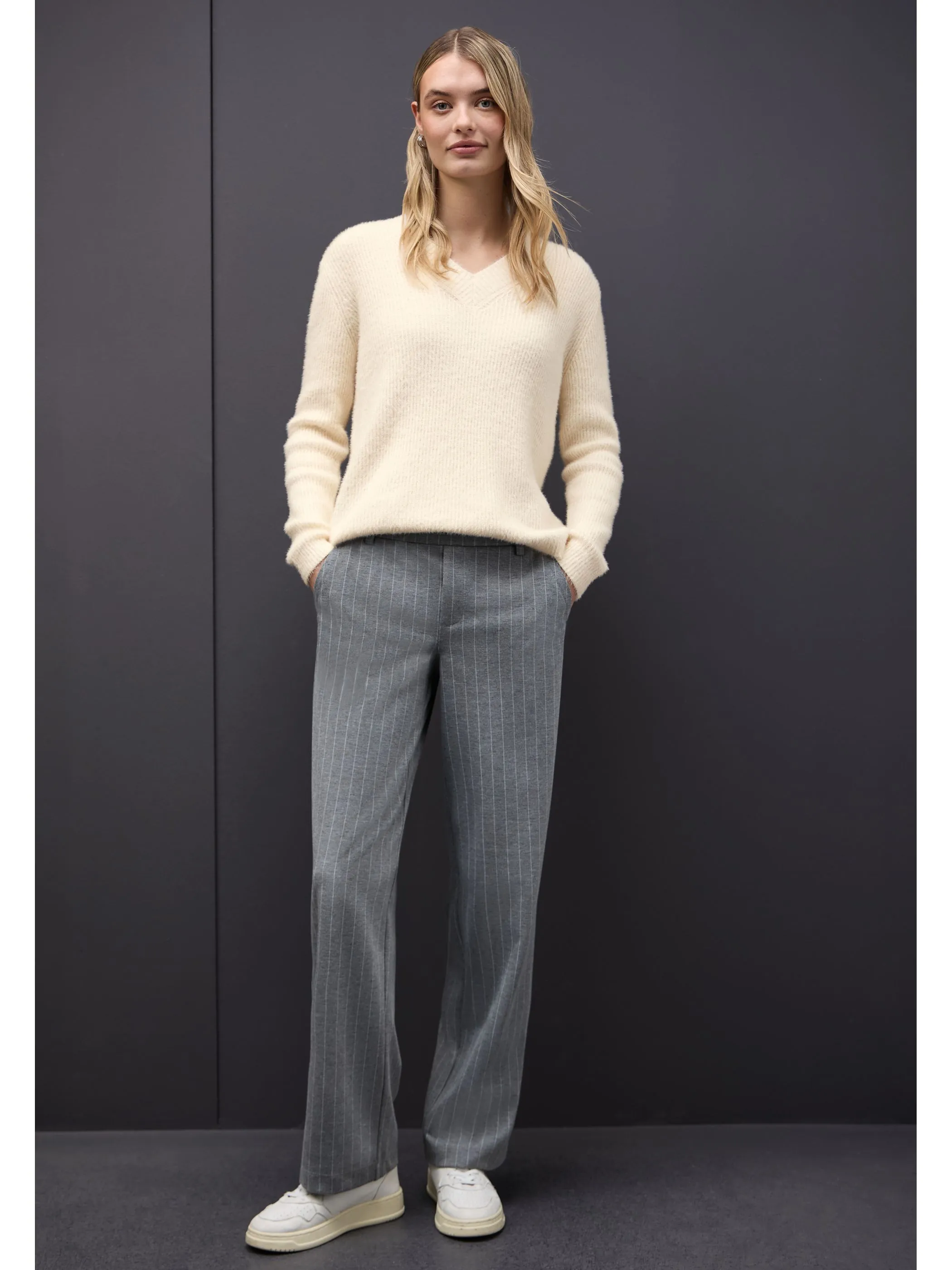 Street One A303433 LTD QR_fluffy v-neck sweater Beige 926179 16351 4