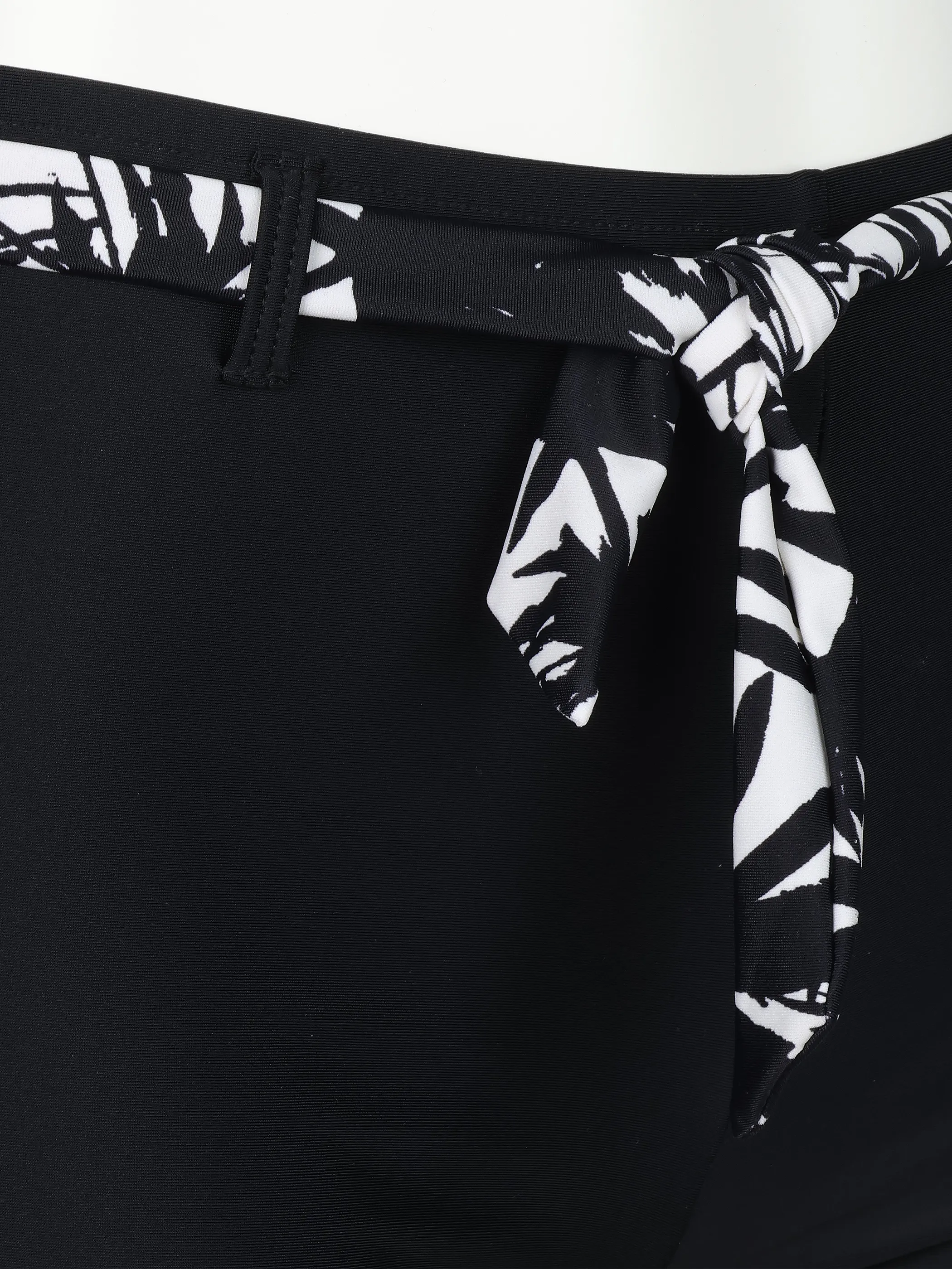 Grinario Sports Da-Bikini Shorts, m. Bindeband Schwarz 922585 BLACK 3