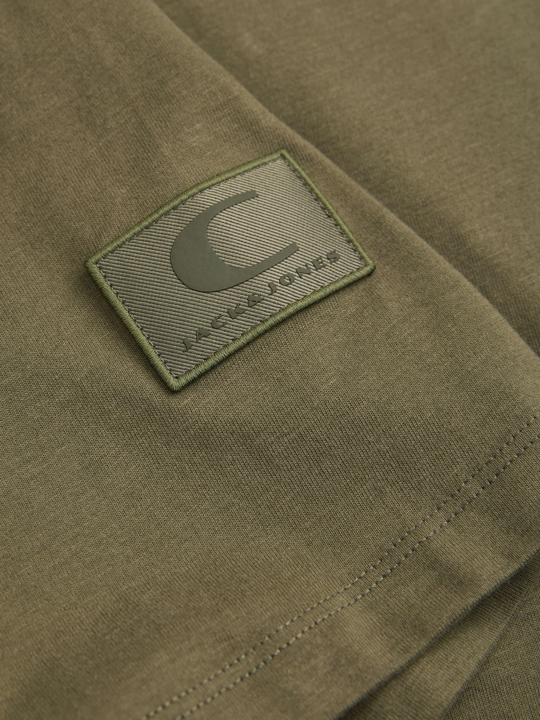 Jack Jones 12285393 JCOPOINT BADGE TEE SS Grün 917834 176026002 4