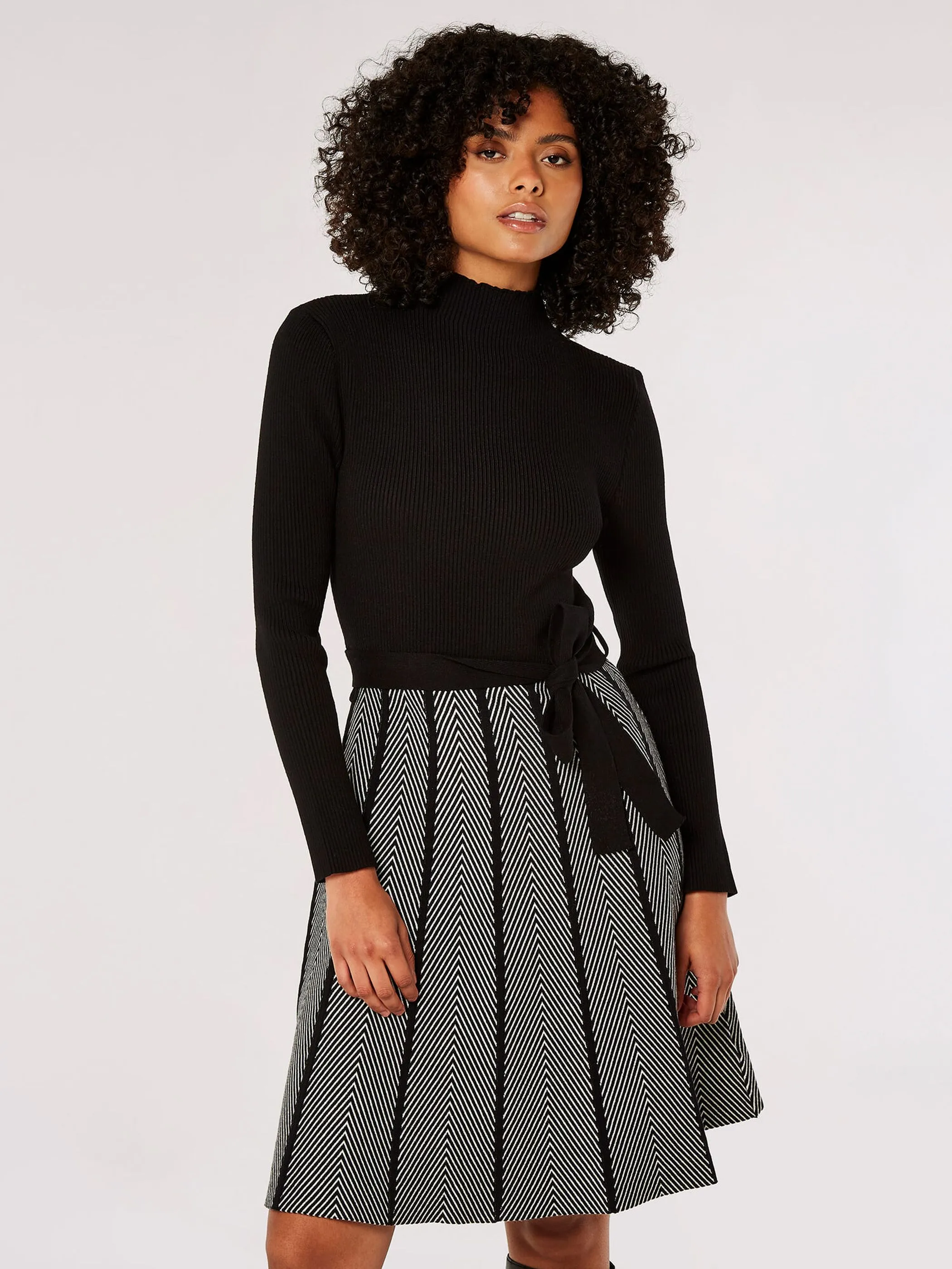 Apricot 787230 Apricot Chevron Skirt Tie Waist Kni t Drs Schwarz 907525 BLK 1