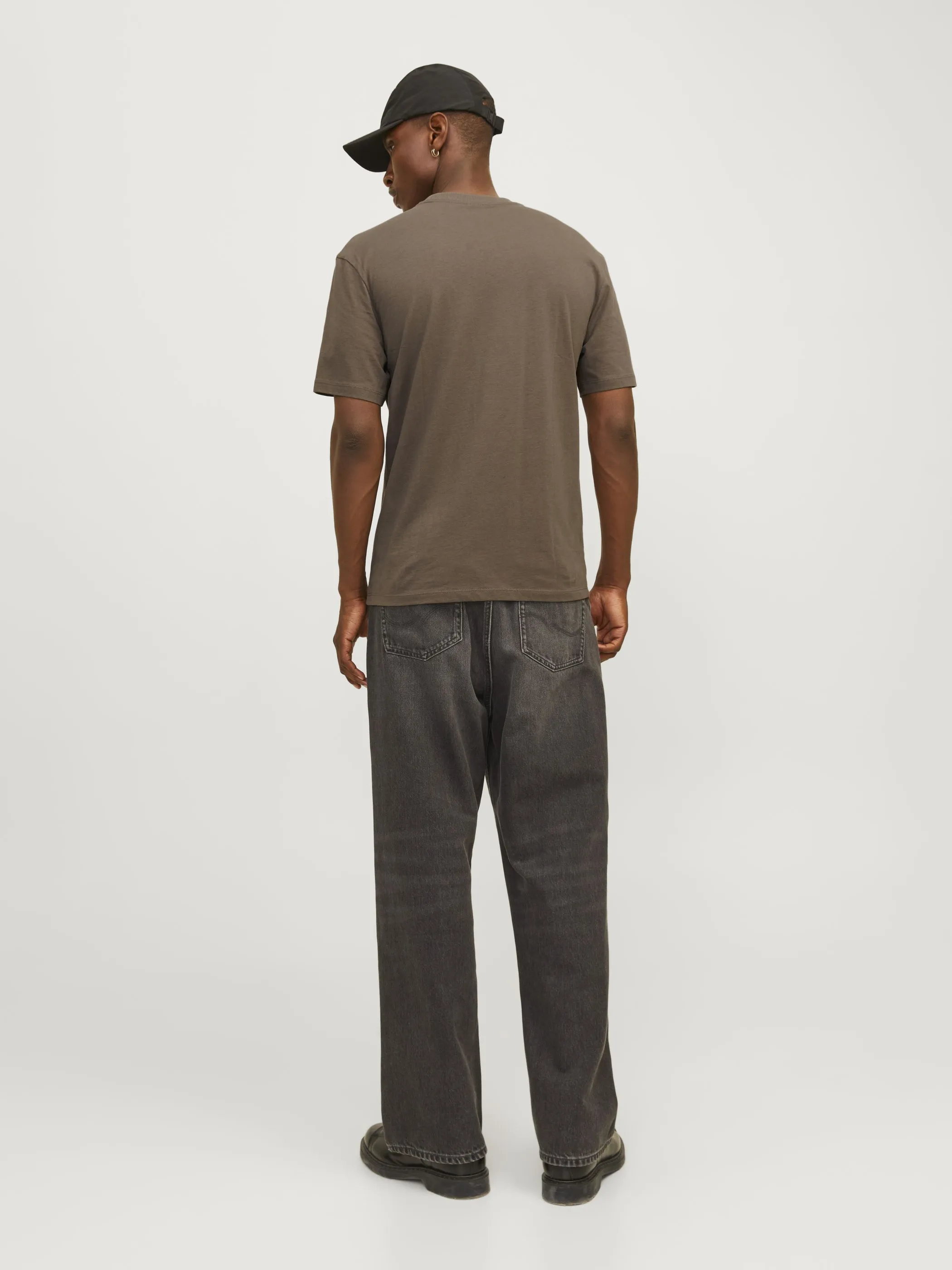 Jack Jones 12257579 JJECALEB VARSITY TEE Braun 895766 176148 2 Jack Jones 12257579 JJECALEB VARSITY TEE Braun 895766 176148 2