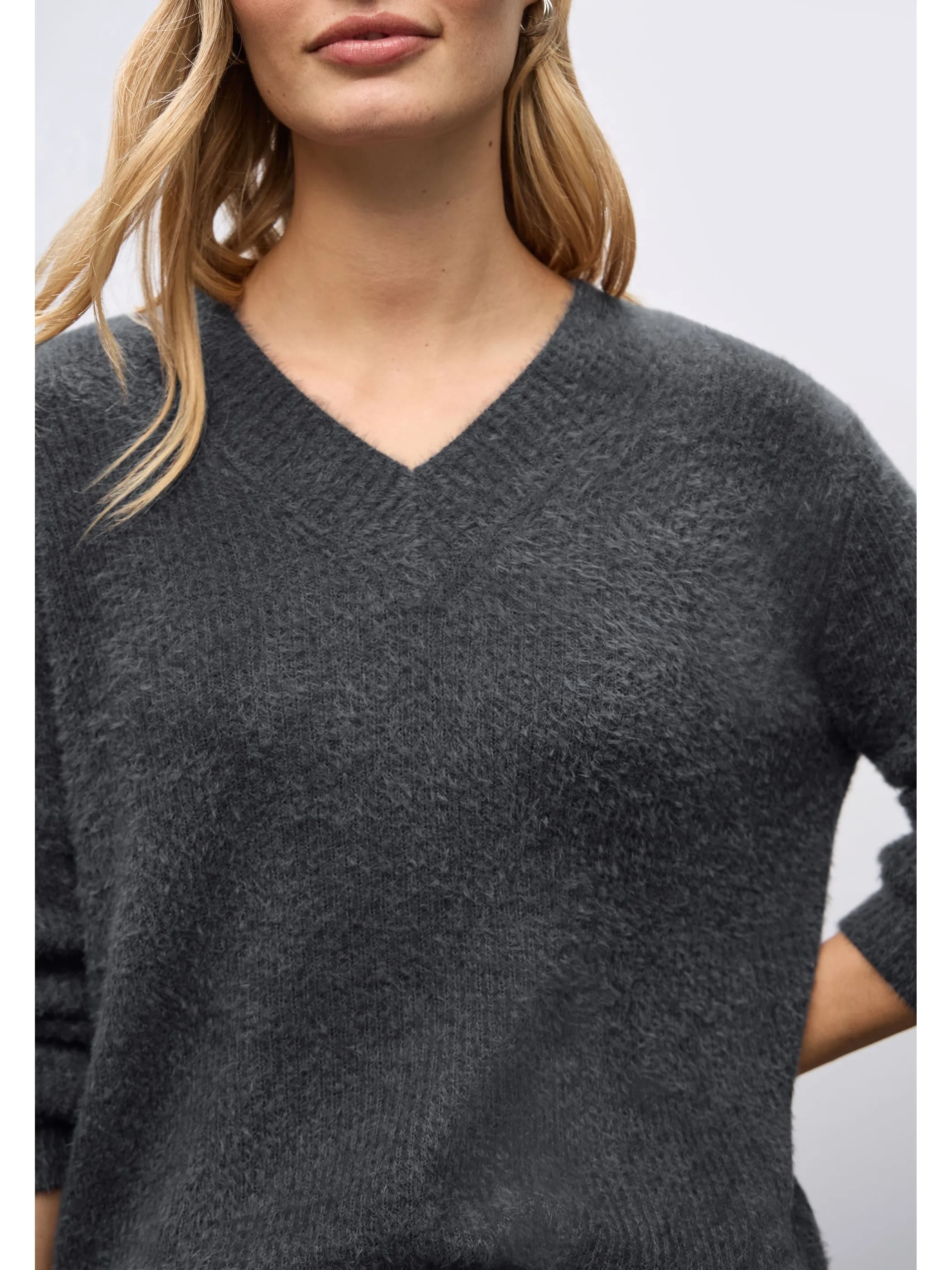 Street One A303433 LTD QR_fluffy v-neck sweater Grau 926179 17148 3