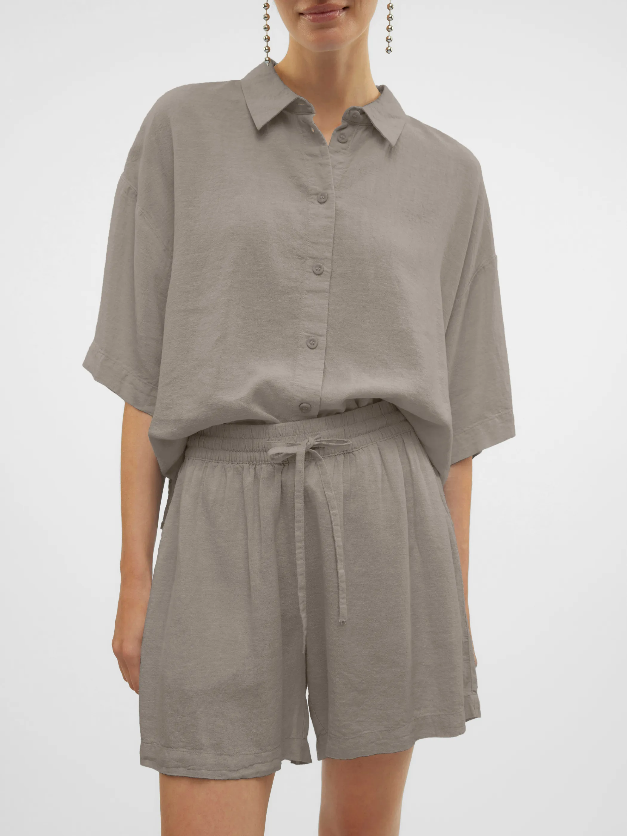 Vero Moda 10306821 VMLINN SHORTS WVN NOO Beige 899506 175680012 3 Vero Moda 10306821 VMLINN SHORTS WVN NOO Beige 899506 175680012 3