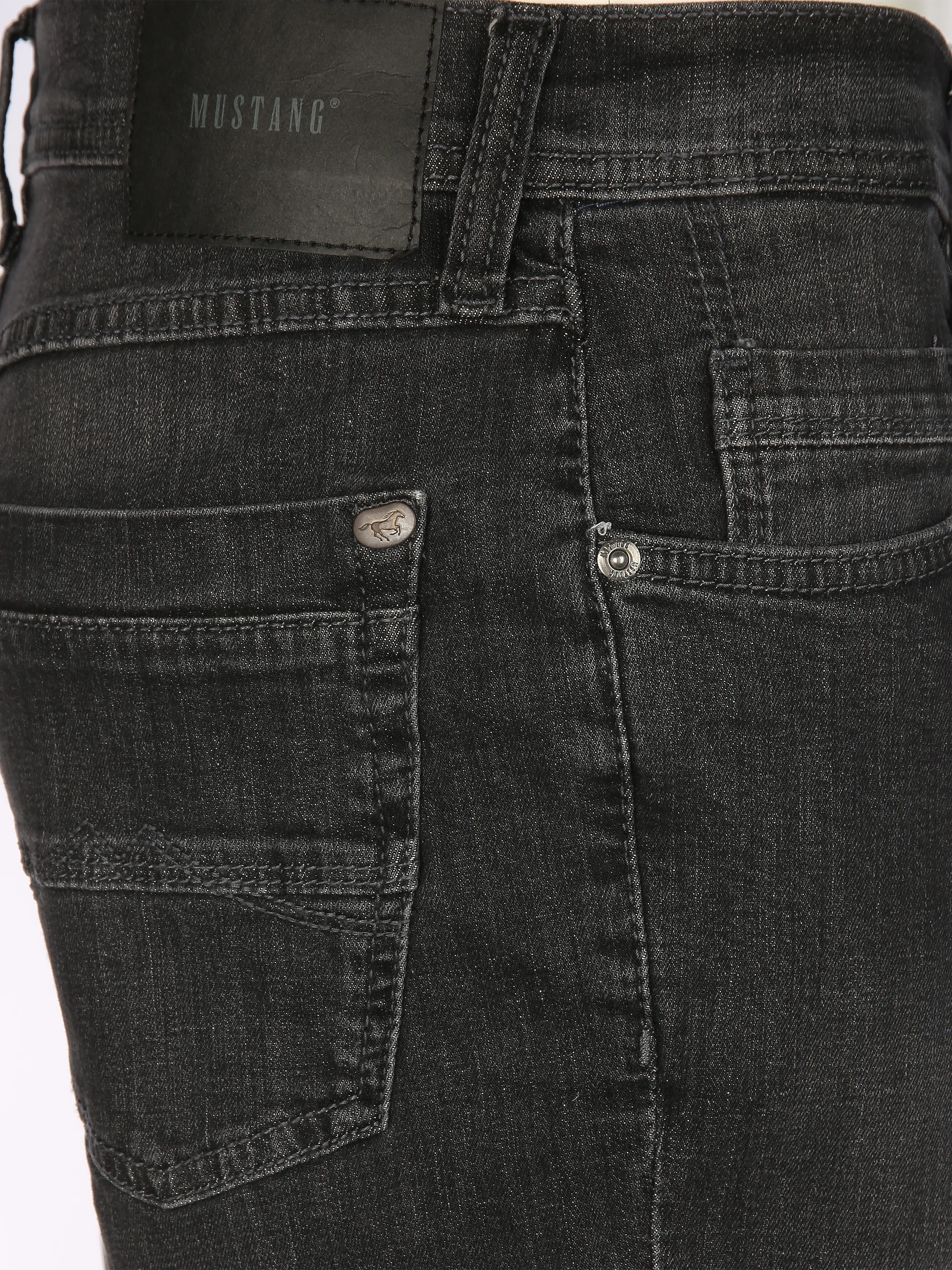 Mustang 101692STYLE WASHINGTON STRAIGHT Schwarz 922489 4000800 4