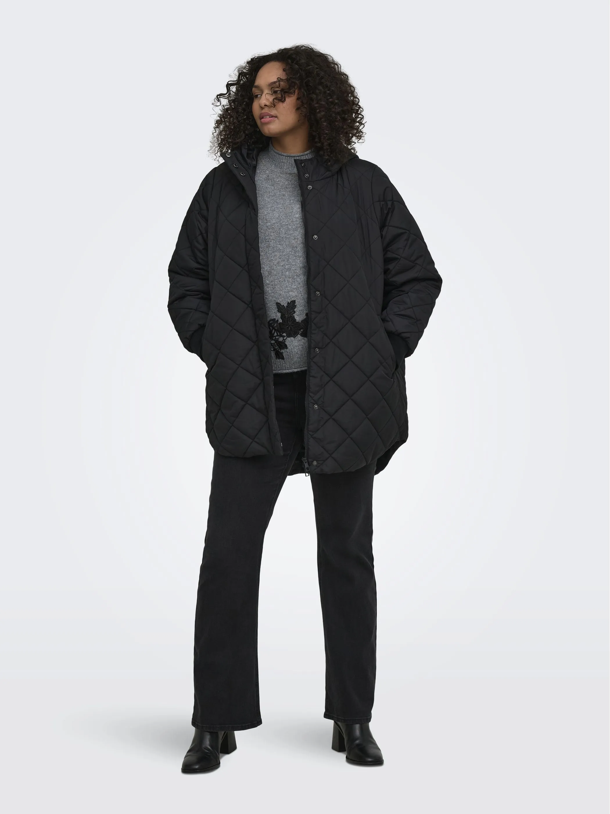 Only Carmakoma 15373722 CARJULIET QUILTD HOOD Schwarz 928795 177911