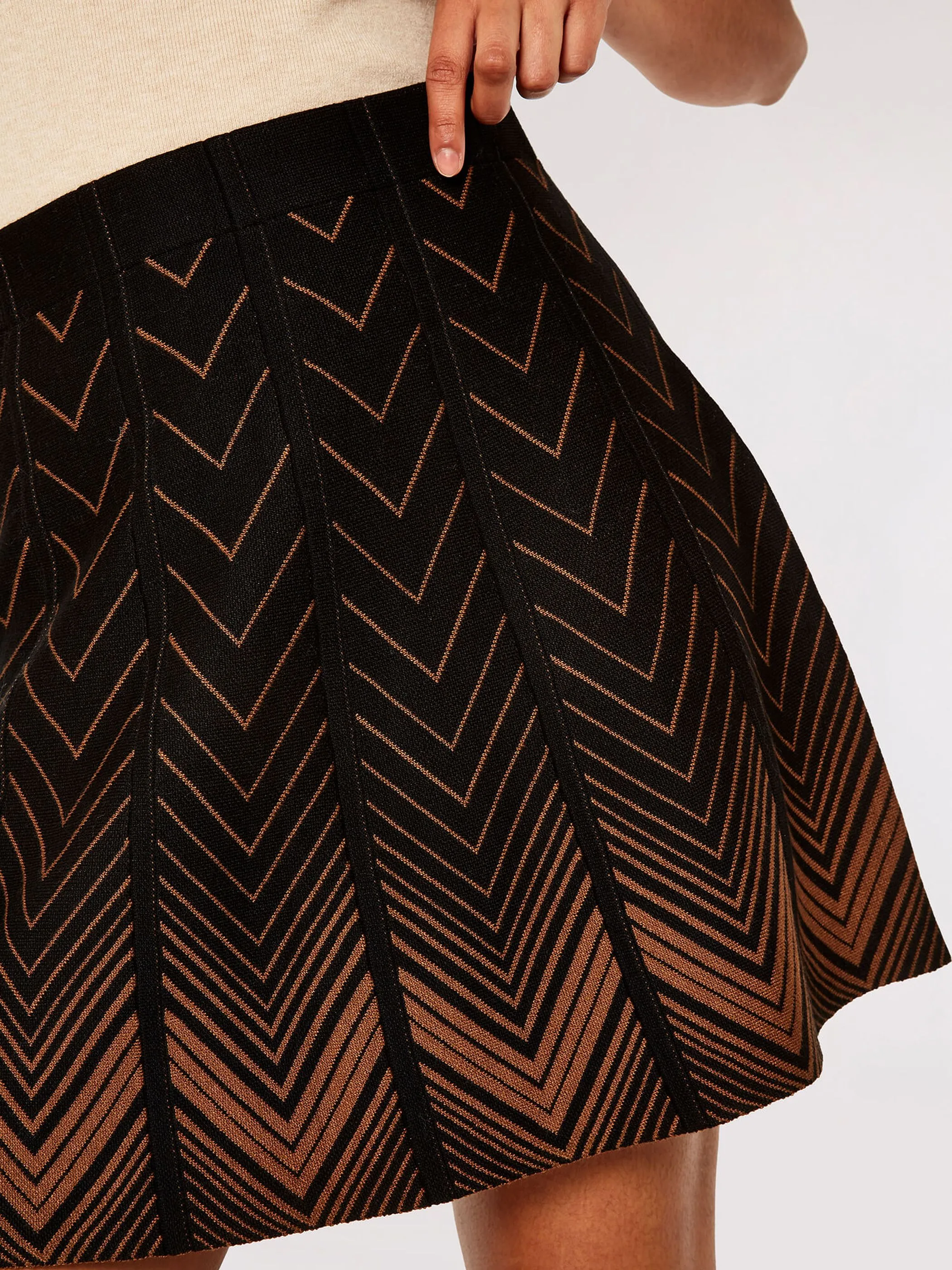 Apricot 792623 Apricot Chevron Knitted Schwarz 908833 BLK 4