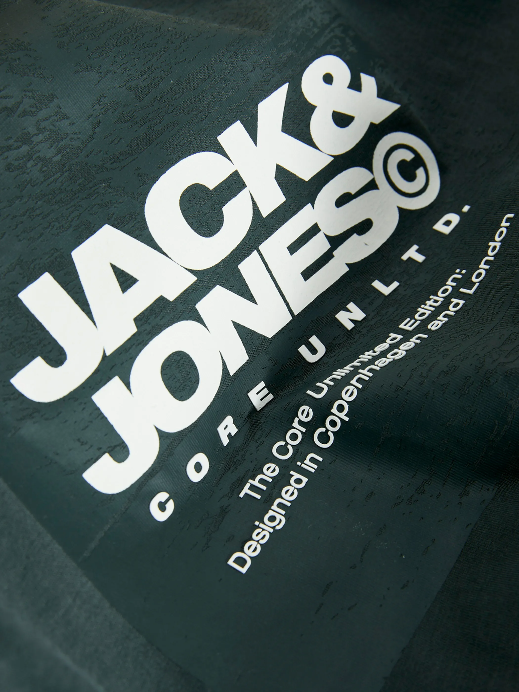 Jack Jones 12264029 JCOAERO FRONT PRINT T Grau 901504 176723 2 Jack Jones 12264029 JCOAERO FRONT PRINT T Grau 901504 176723 2
