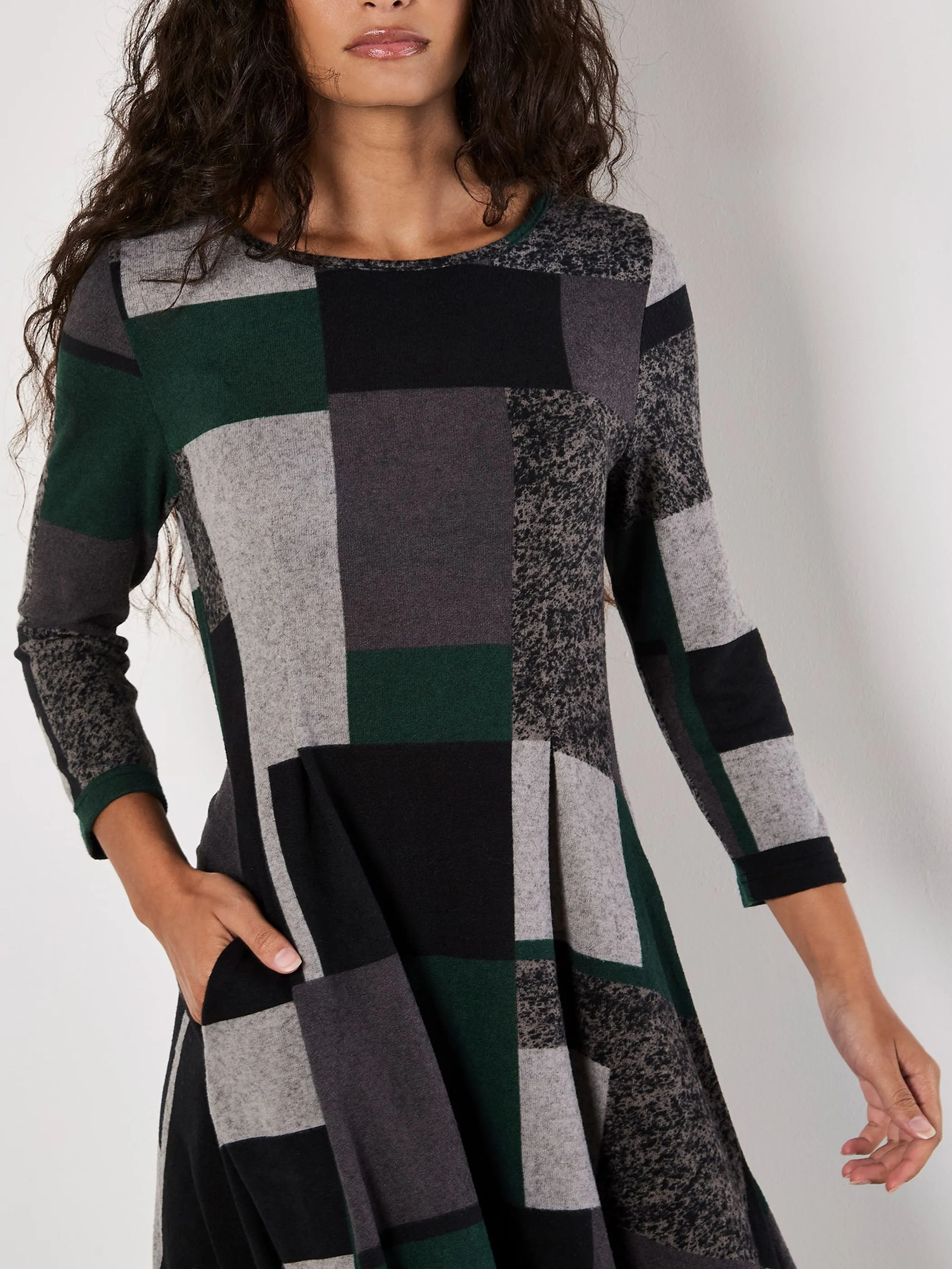 Apricot 954250 Apricot Square Block Hanky Hem Dress Grün 922657 GRN 4