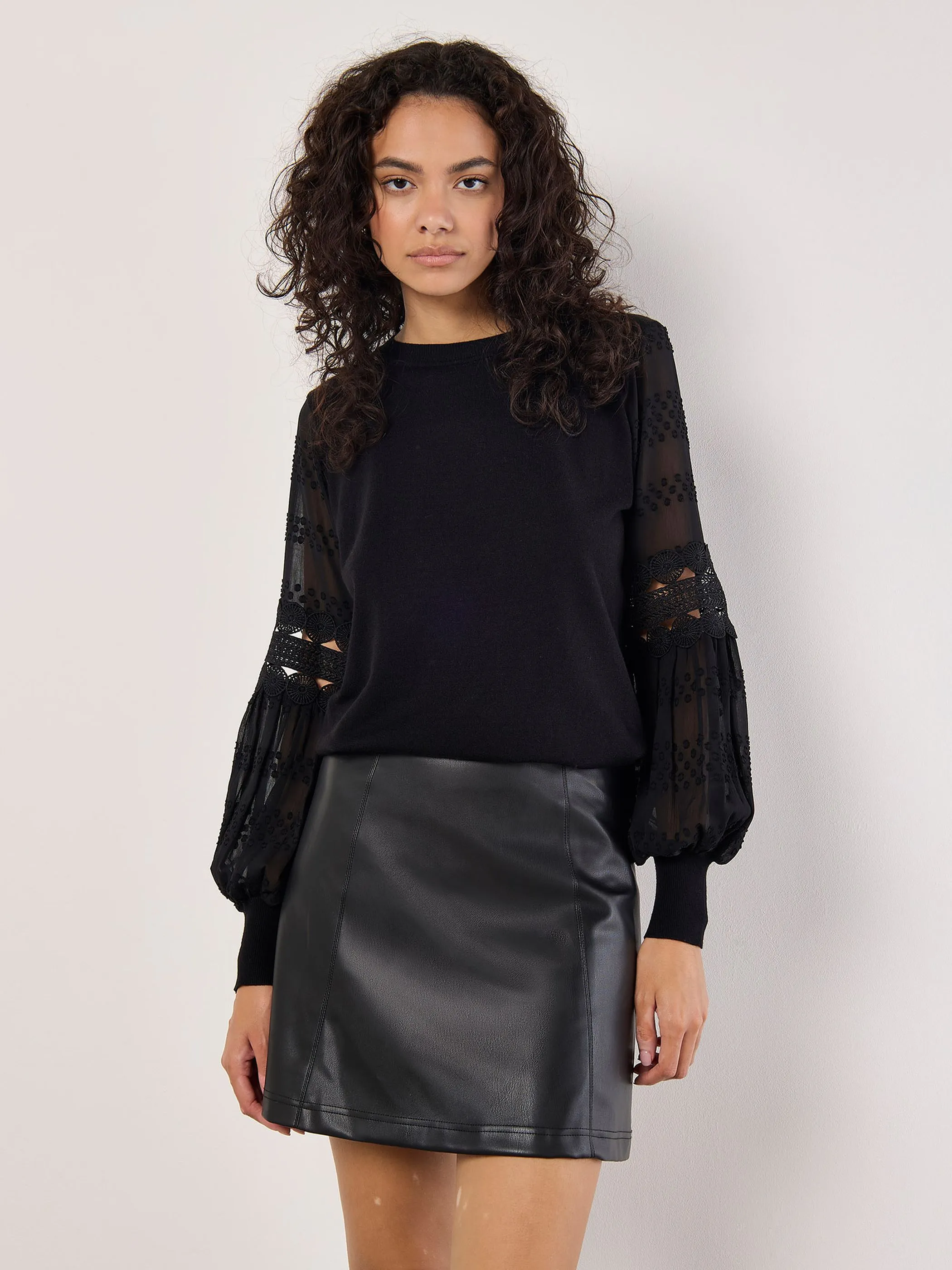 Apricot 924475 Apricot Chiffon Crochet Schwarz 908694 BLK 1