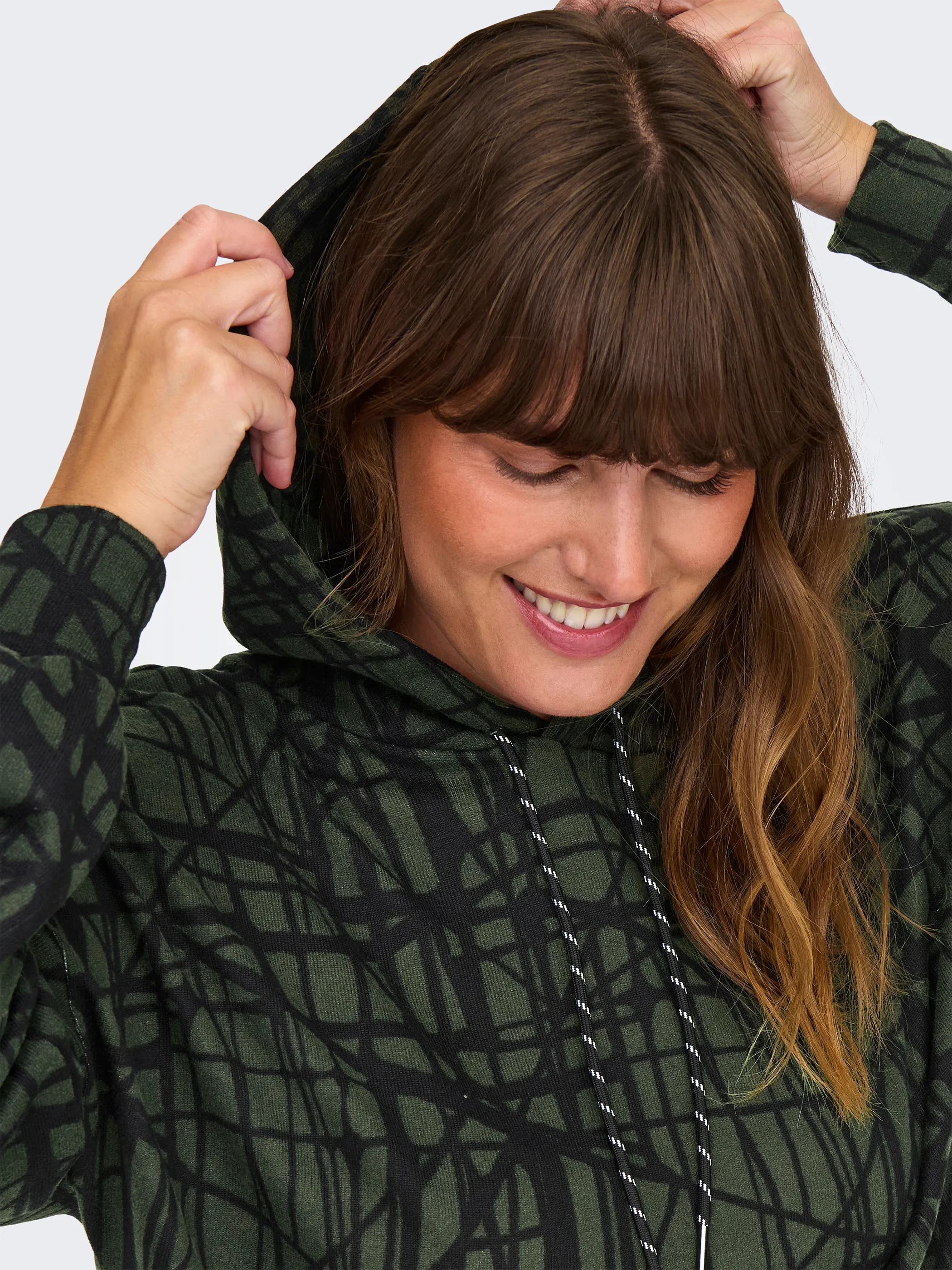 Only Carmakoma 15304076 CARALBA AMY L/S HOOD Grün 899523 193783002 3 Only Carmakoma 15304076 CARALBA AMY L/S HOOD Grün 899523 193783002 3