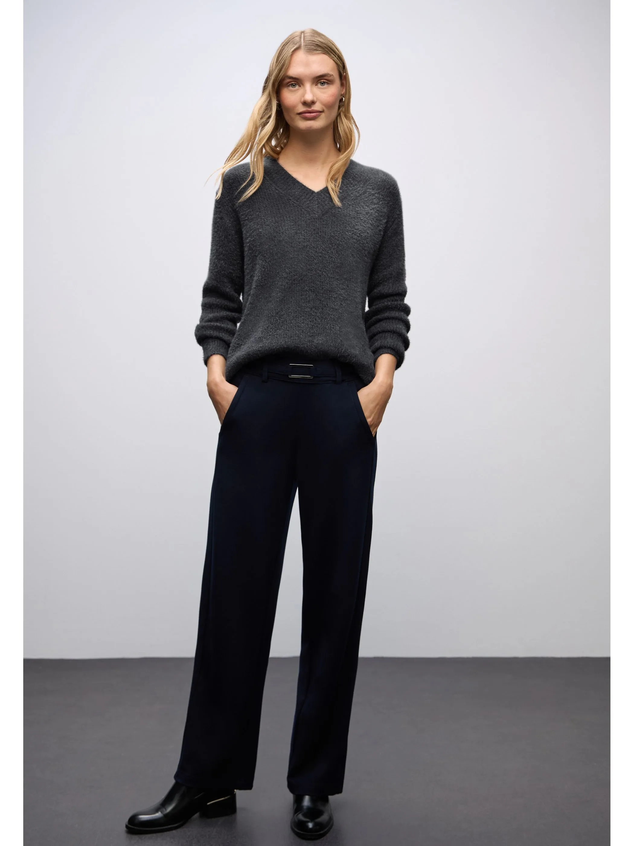 Street One A303433 LTD QR_fluffy v-neck sweater Grau 926179 17148 4