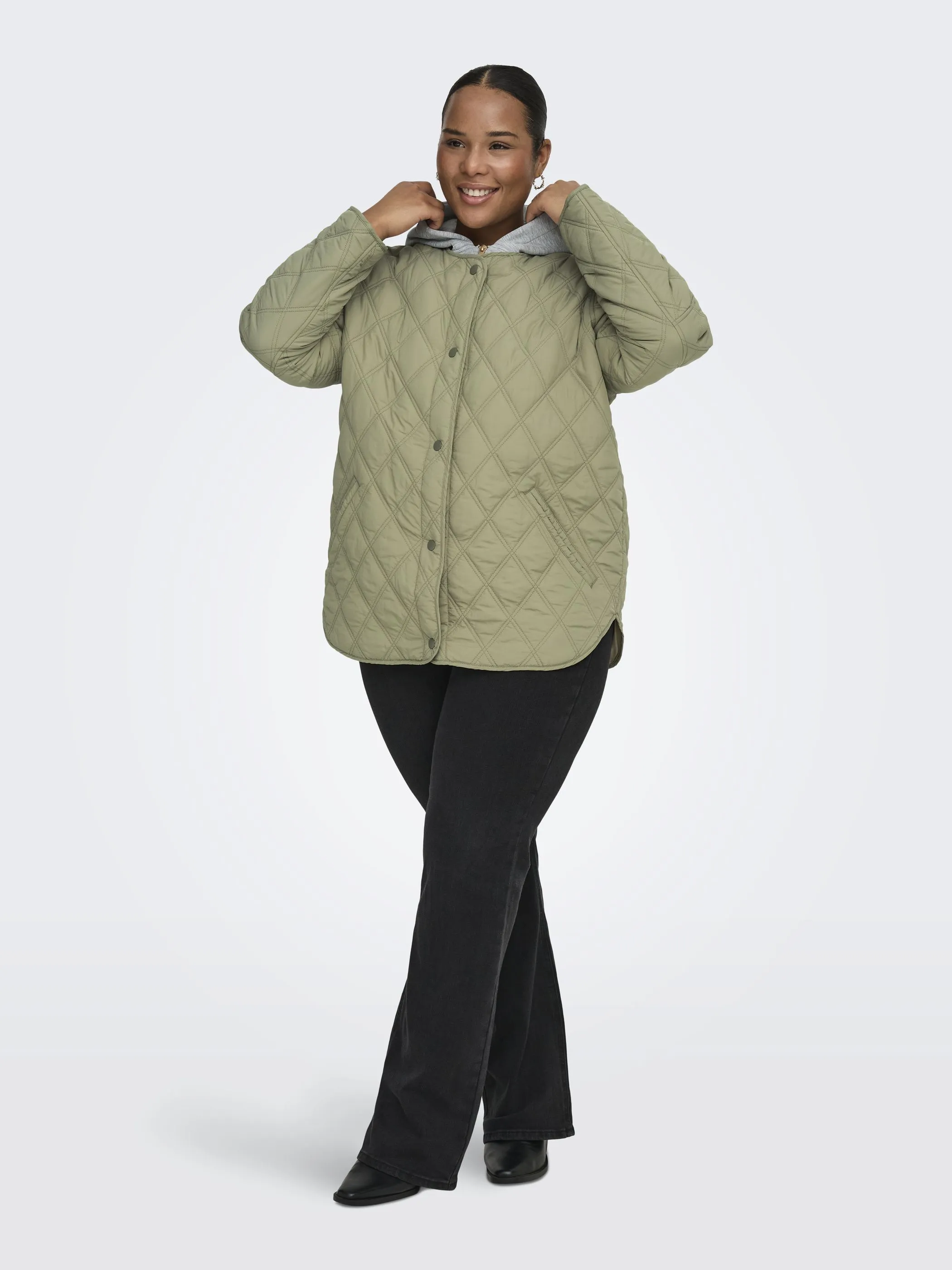 Only Carmakoma 15361935 CARRISSO LIFE HOOD QU Grün 920915 198726 3